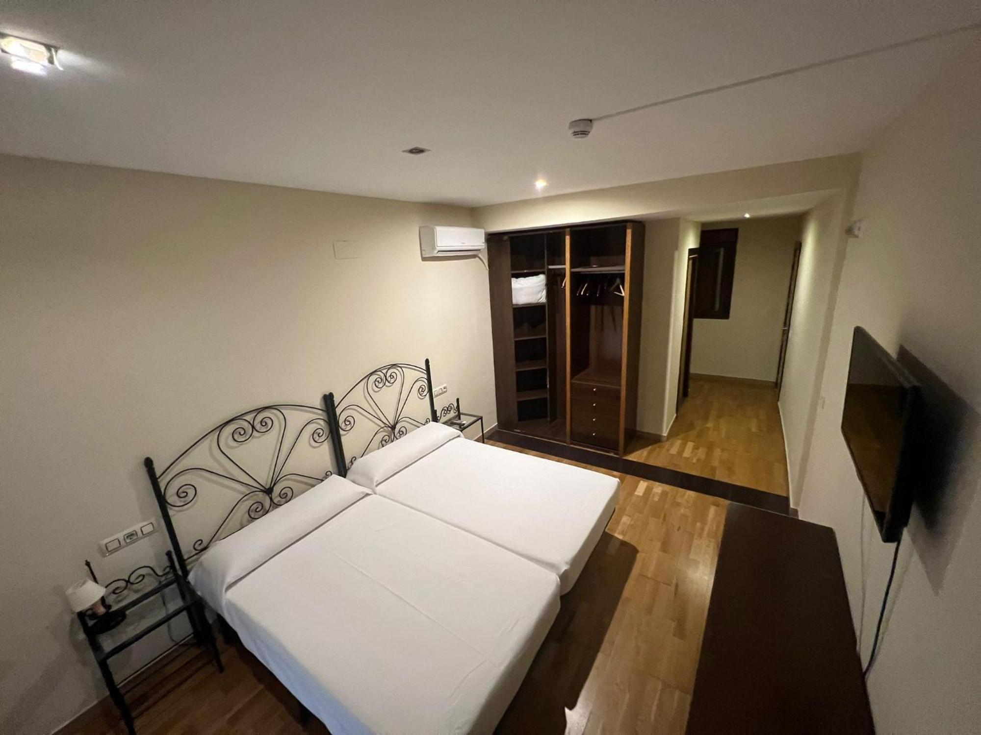 Hostal El Pasaje Puente Genil Bagian luar foto